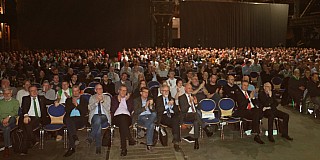 Mehr als 1 000 GDLer in der GDL-Mitgliederveranstaltung in der Lokhalle in Göttingen --- Foto:  Gerda Seibert