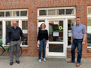 Detlev Schulz-Hendel (MdL) li., Dr. Julia Verlinden (MdB), Harald Ketelhöhn re. Hinweis: „Mit Zustimmung zur Nutzung  durch das Regionalbüro Lüneburg“