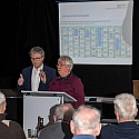 Anschließend erklärte Betriebsratsmitglied Ralf Noll den zum 1.1.2020 eingeführten Jahresschichtrasterplan. Dieser sichert den Kolleginnen und Kollegen im Fahrdienst eine bessere Planbarkeit von Familie und Beruf durch eine klare Ruhetagsplanung bis zum Jahresende. / Foto: Steven Kunz